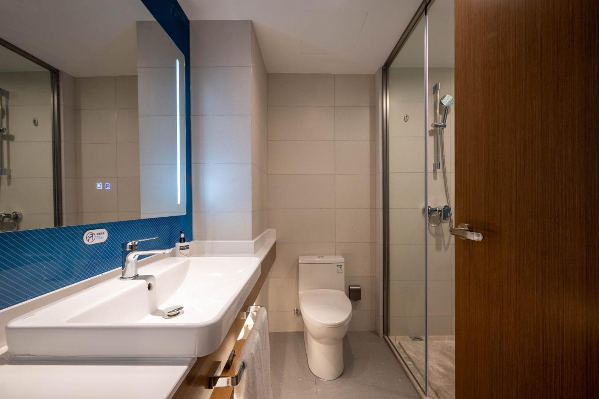Holiday Inn Express Shanghai Pujiang Lianhang Road By Ihg Экстерьер фото