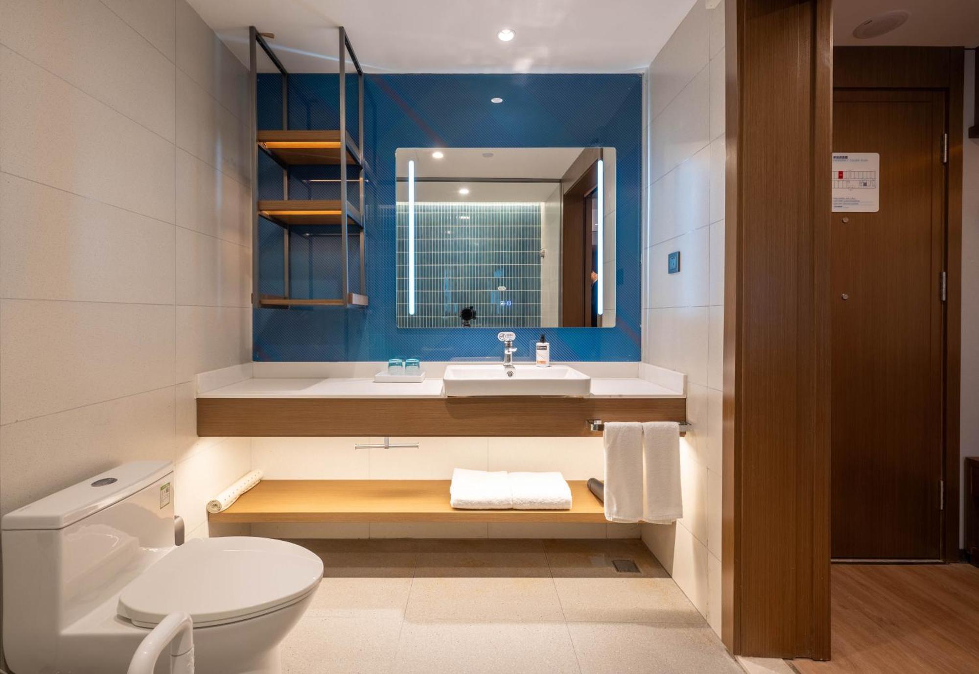 Holiday Inn Express Shanghai Pujiang Lianhang Road By Ihg Экстерьер фото