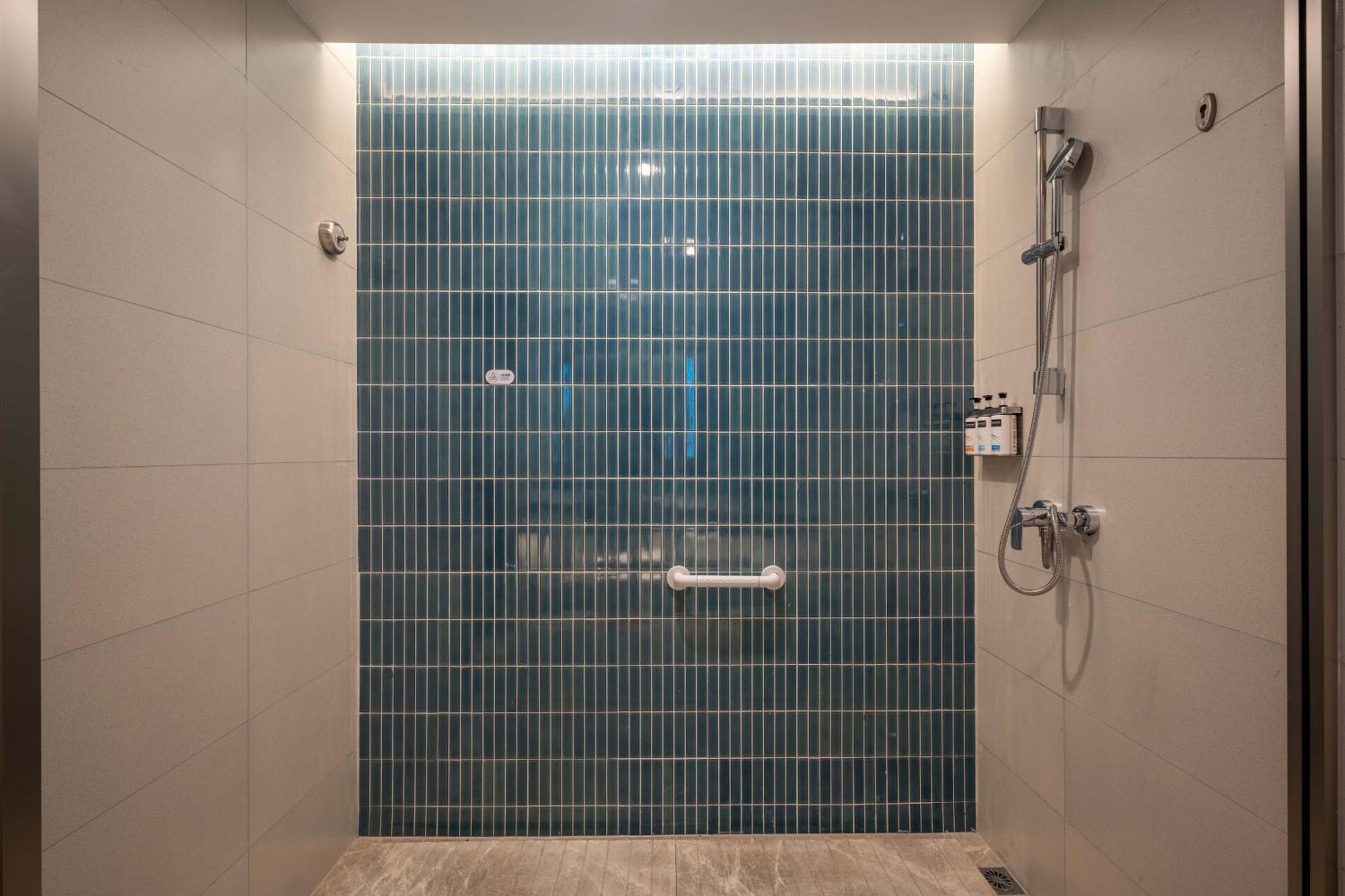Holiday Inn Express Shanghai Pujiang Lianhang Road By Ihg Экстерьер фото