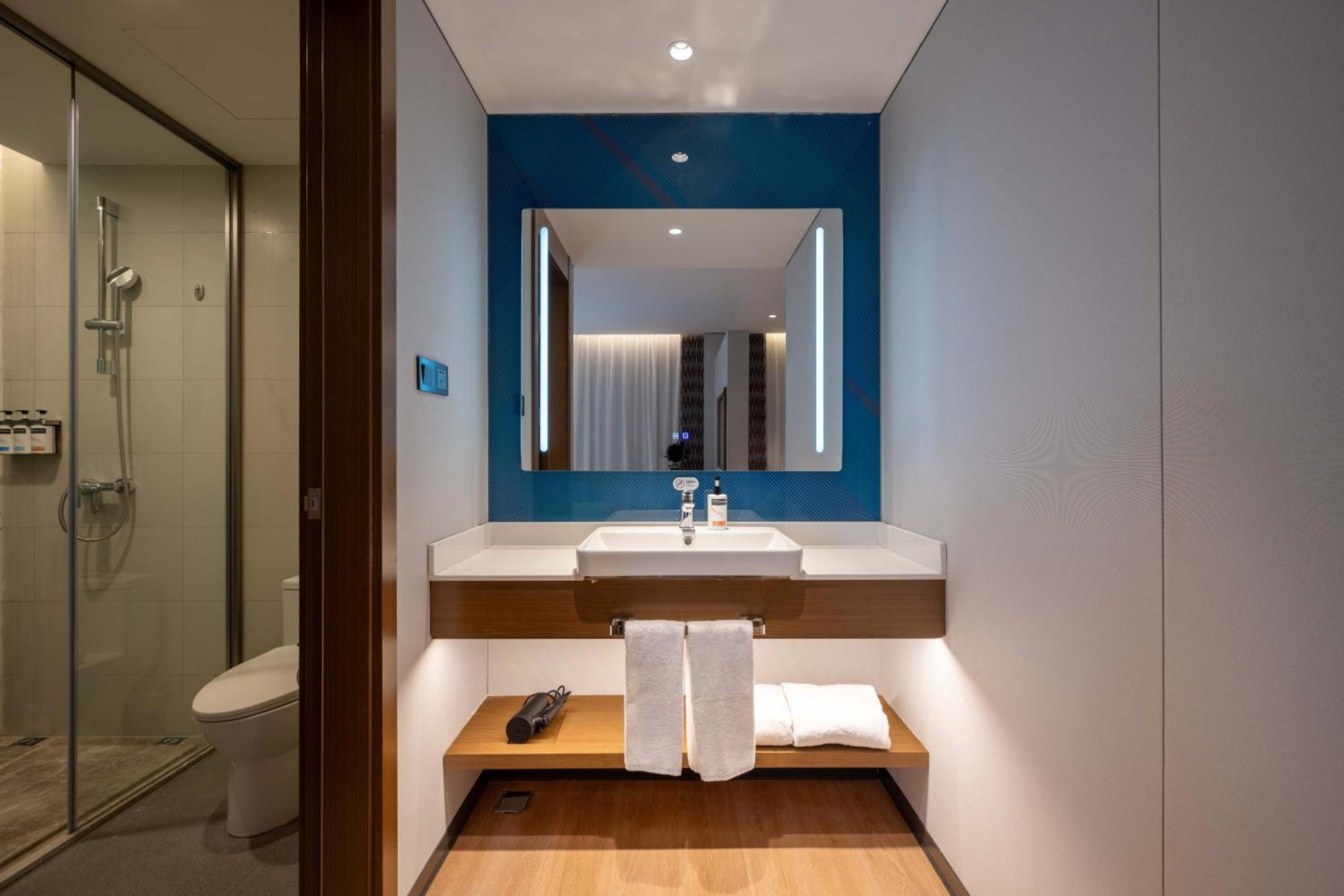 Holiday Inn Express Shanghai Pujiang Lianhang Road By Ihg Экстерьер фото