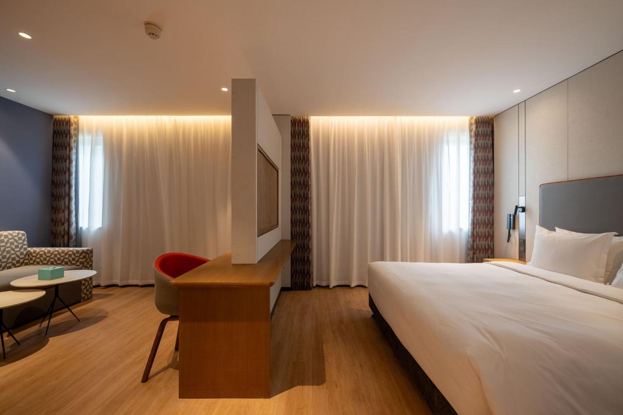 Holiday Inn Express Shanghai Pujiang Lianhang Road By Ihg Экстерьер фото